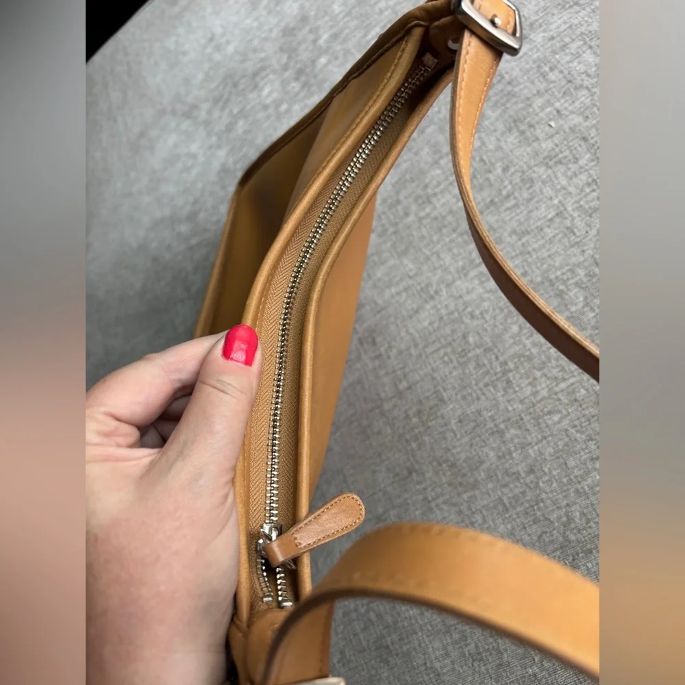 Vintage Coach Andrea, Tan - Picture 9 of 16